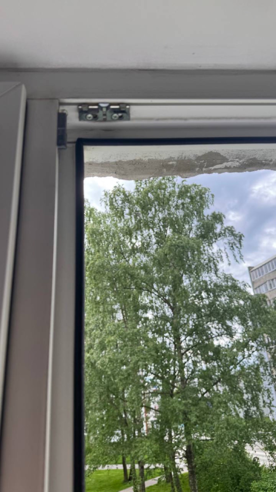 Vaatame üle akna seisukorra, kontrollime tihendit